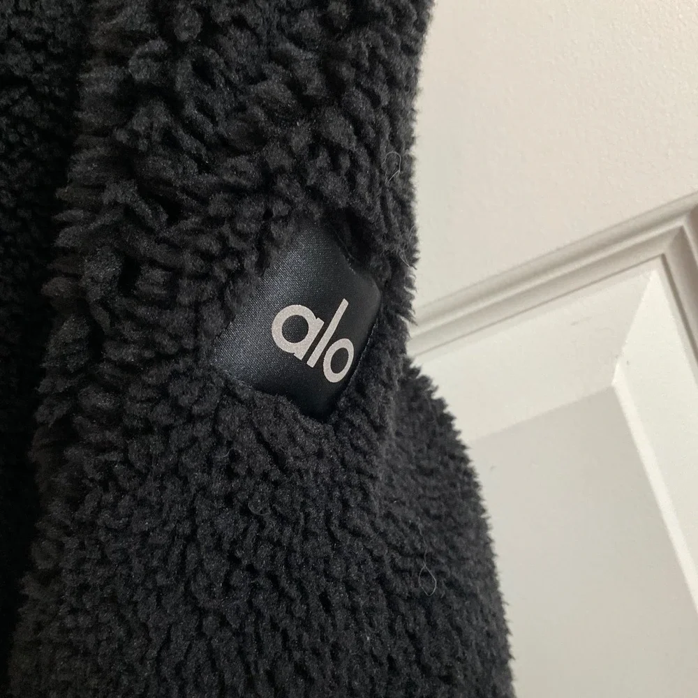 ALO Yoga Black LA Cropped Full Zip Sherpa Fleece Hooded Jacket - Size XS